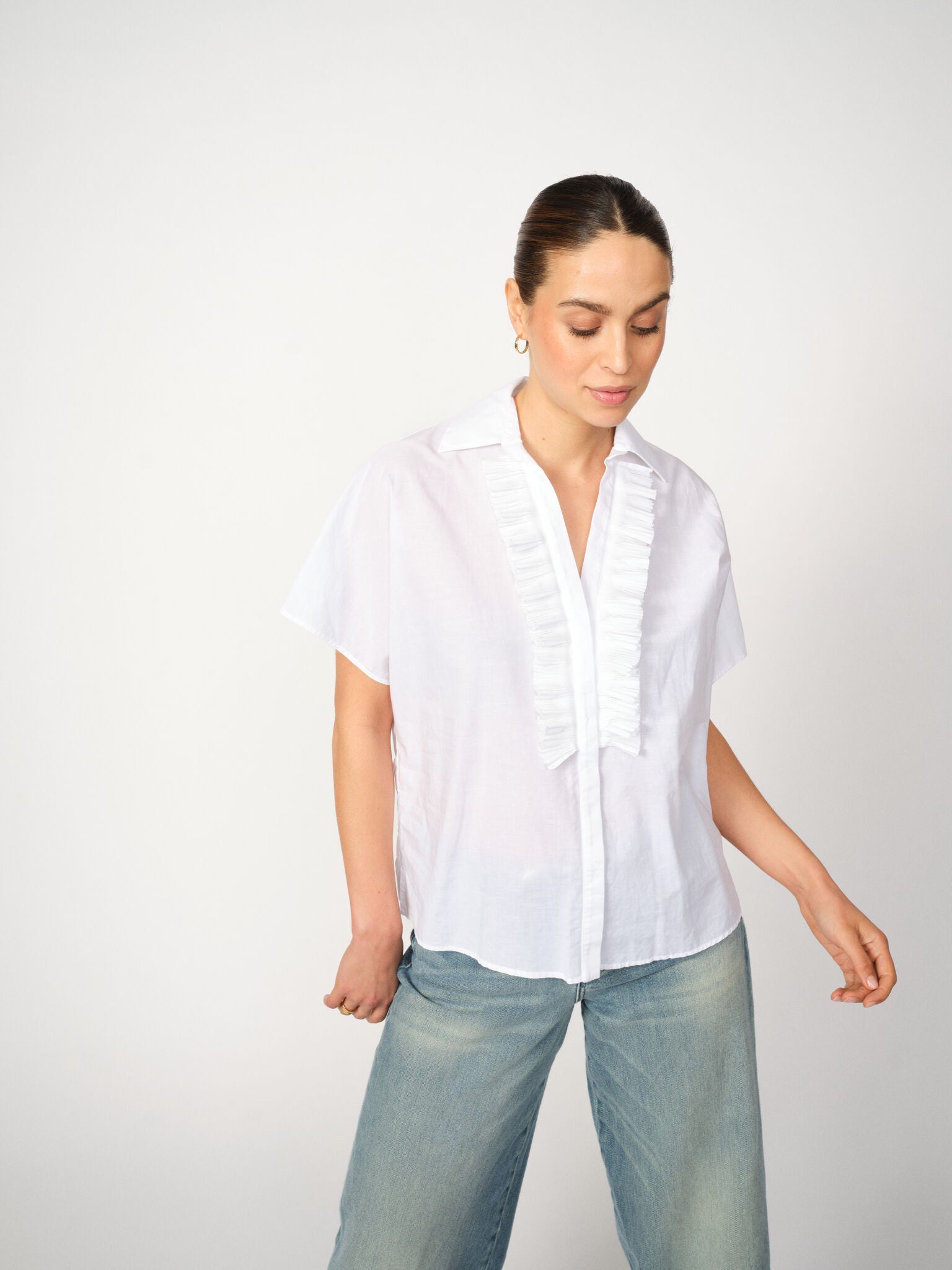 Modelshot / White / Detail